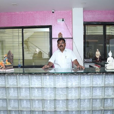 Hotel Kewal Inn Jalgaon ภายนอก รูปภาพ
