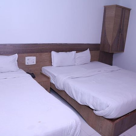 Hotel Kewal Inn Jalgaon ภายนอก รูปภาพ
