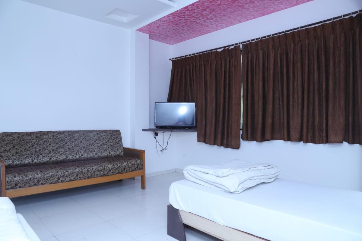 Hotel Kewal Inn Jalgaon ภายนอก รูปภาพ