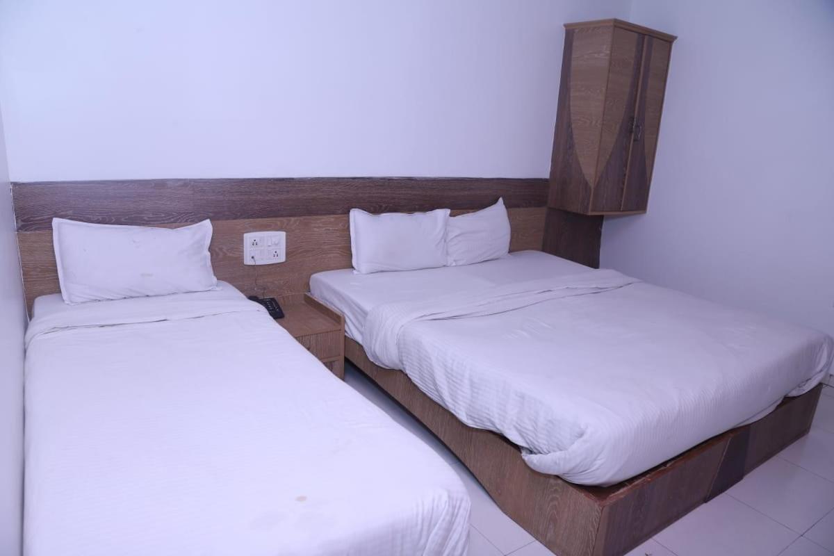 Hotel Kewal Inn Jalgaon ภายนอก รูปภาพ