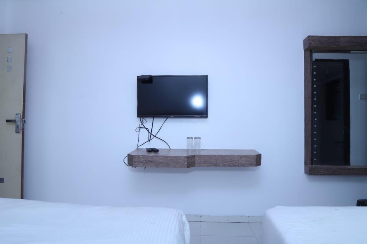 Hotel Kewal Inn Jalgaon ภายนอก รูปภาพ